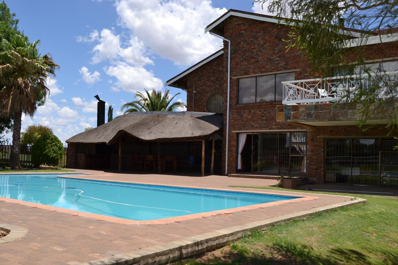 Krige Lodge B&B Блумфонтейн Экстерьер фото