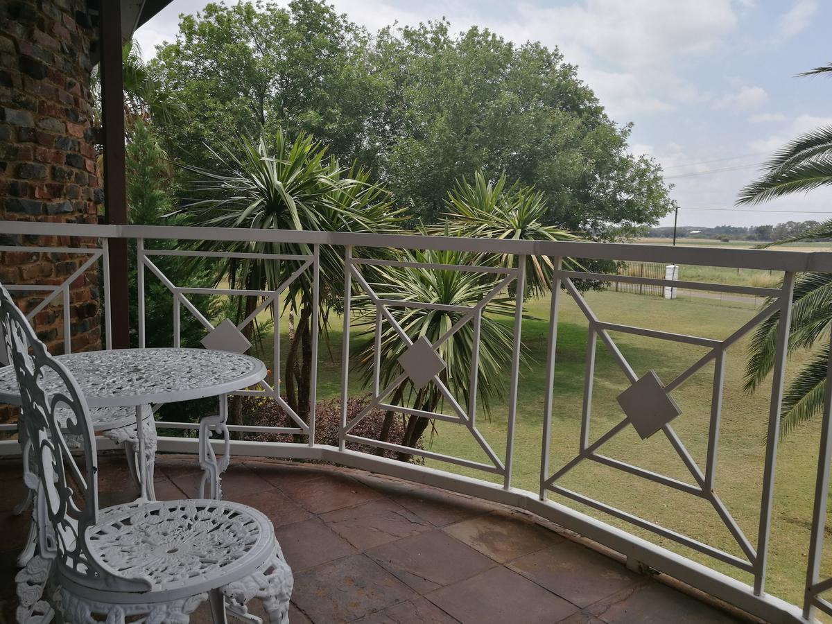 Krige Lodge B&B Блумфонтейн Экстерьер фото
